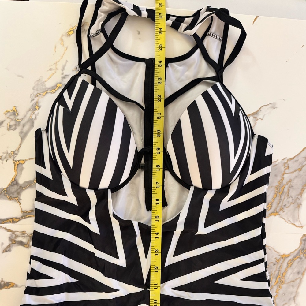 Black and White One Piece Swimsuit Monokini Cutouts Inspired by Andrea Iyama XL - Picture 7 of 11